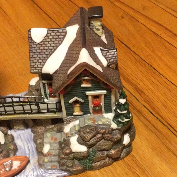 Vintage Santa’s Workbench Towering Cliffs Lighthouse - Picture 2 of 13